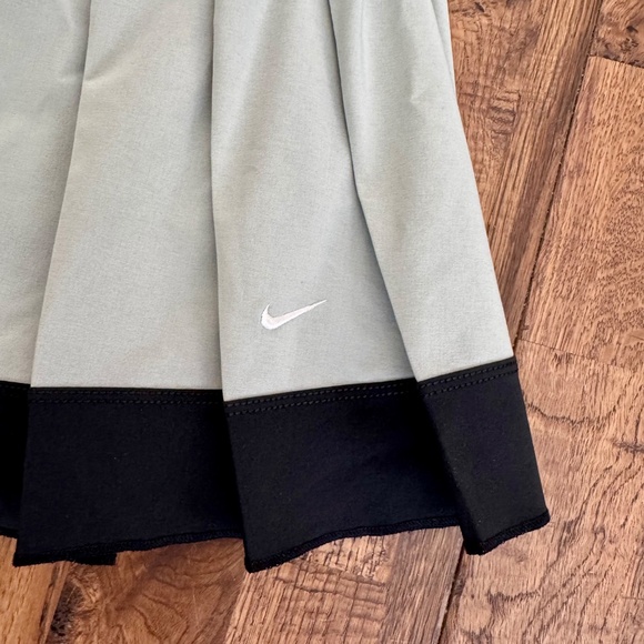 Nike Challenge Pleated Tennis Skirt Skort Green Black Women's Size L - Picture 2 of 7